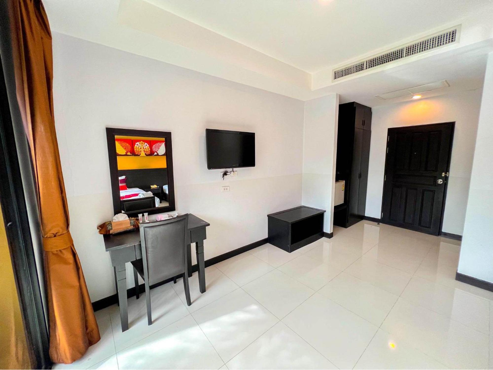 Naiyang Beach Hotel Sha Plus Phuket Exterior foto