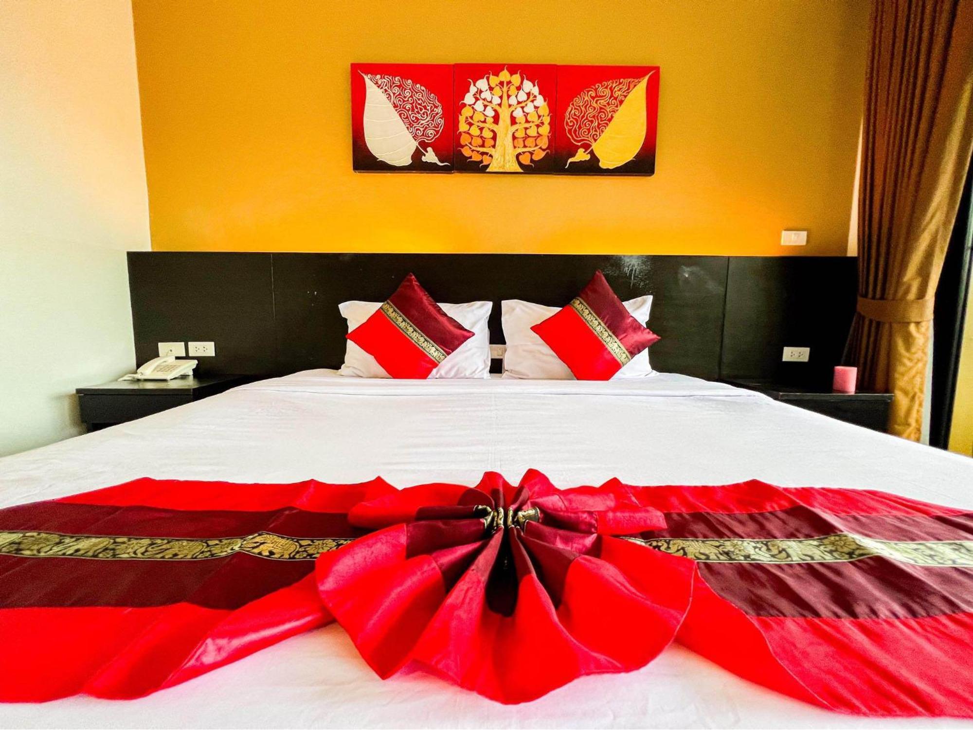 Naiyang Beach Hotel Sha Plus Phuket Exterior foto