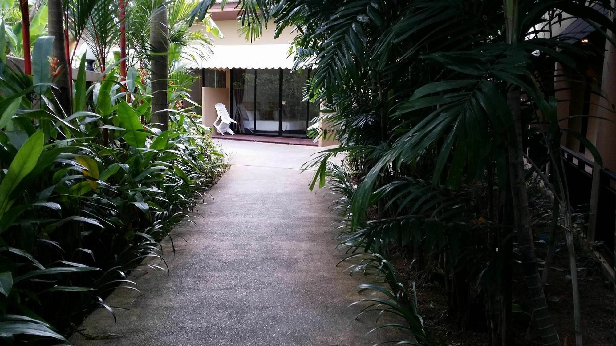 Naiyang Beach Hotel Sha Plus Phuket Exterior foto