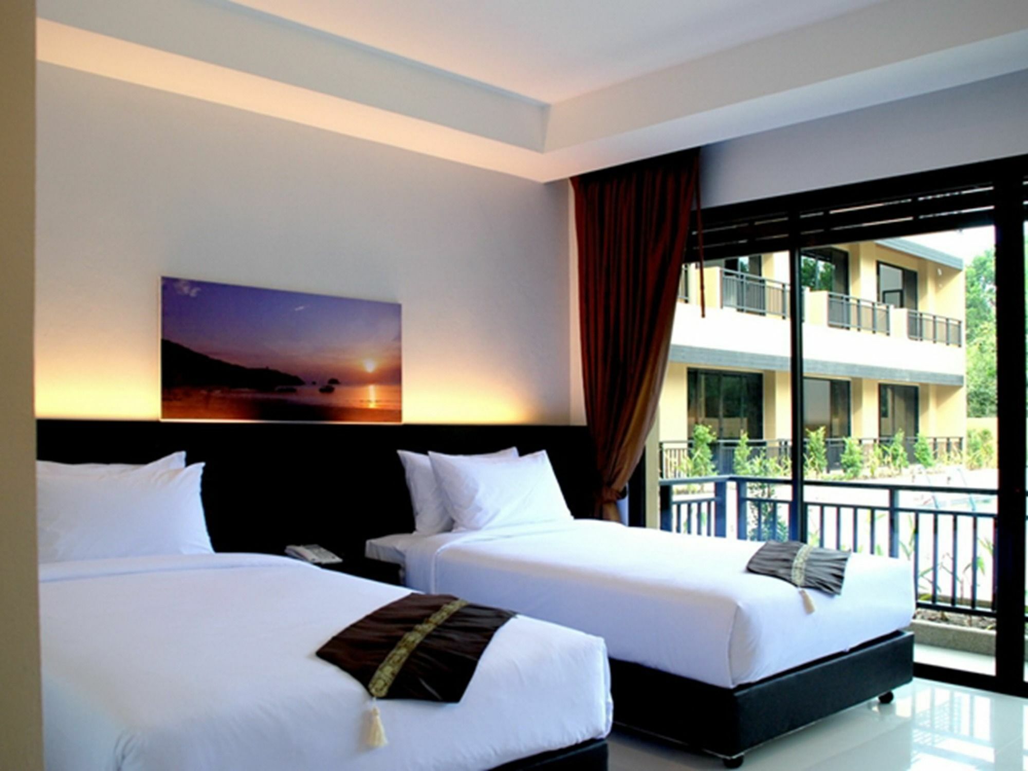 Naiyang Beach Hotel Sha Plus Phuket Exterior foto