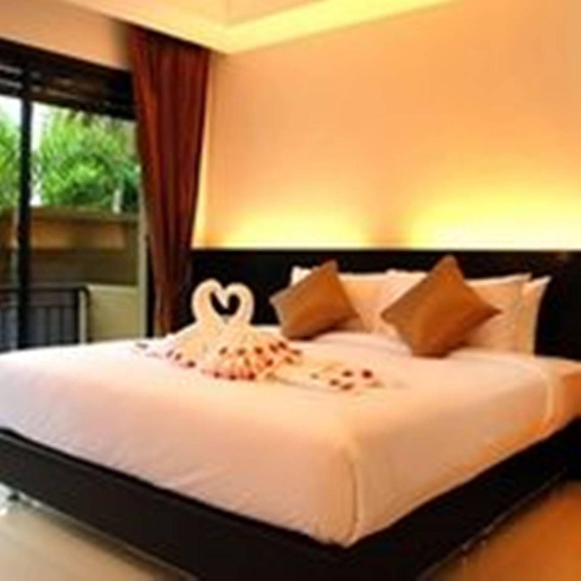 Naiyang Beach Hotel Sha Plus Phuket Exterior foto